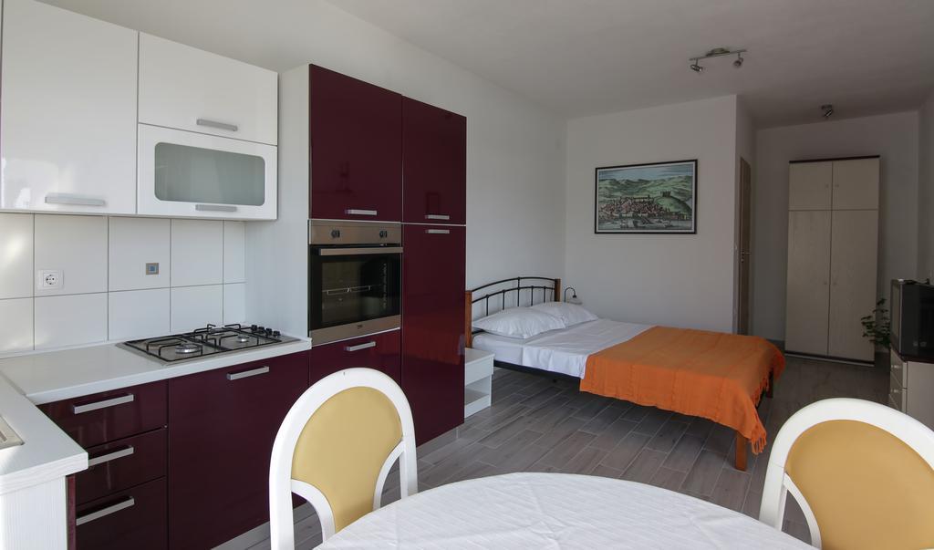 Apartments Tomas Сен Екстериор снимка