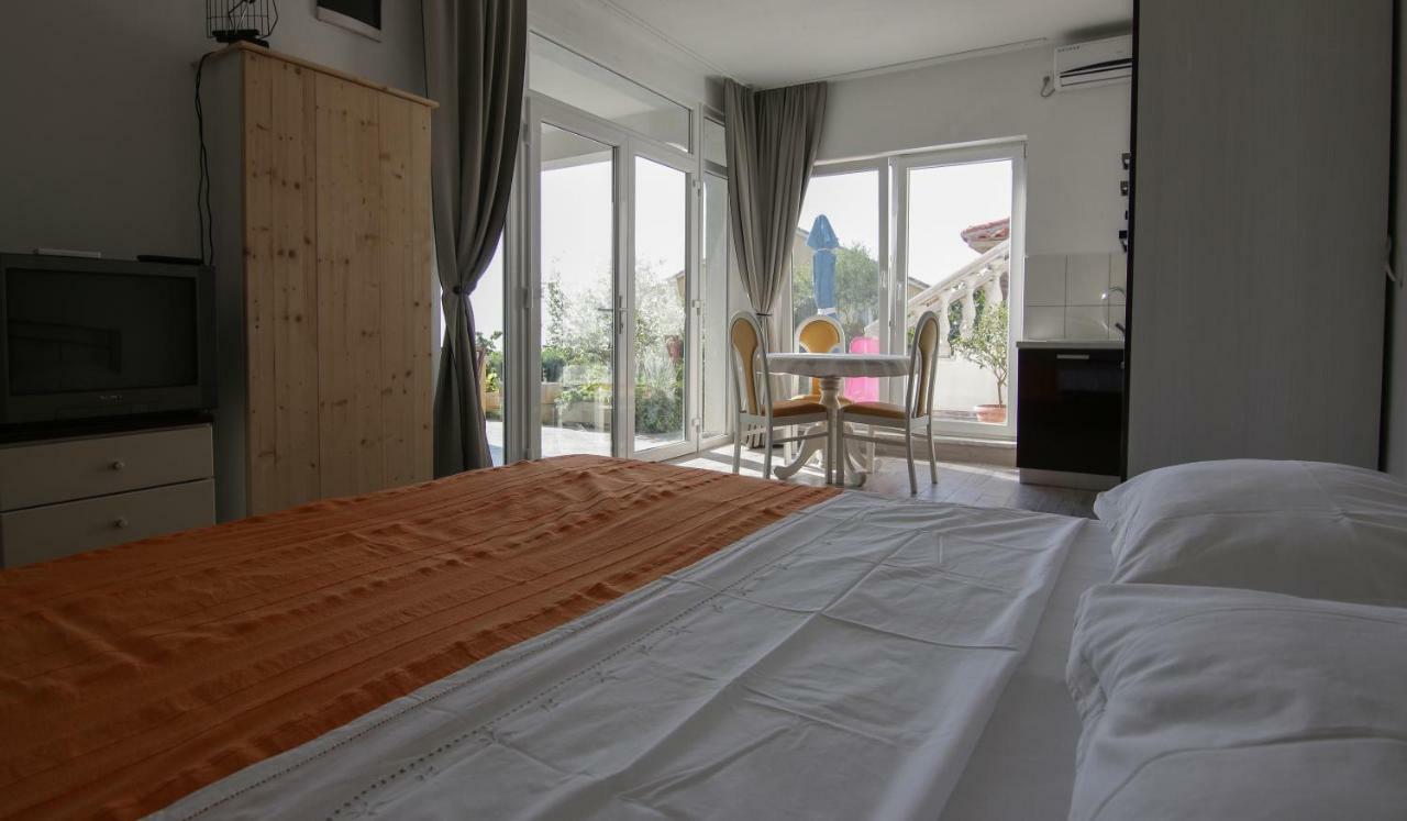 Apartments Tomas Сен Екстериор снимка